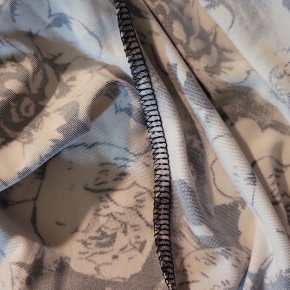 Carol Rose Black and White Blouse (M) - Picture 12 of 12